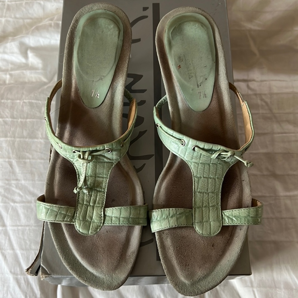 Sea foam sandal